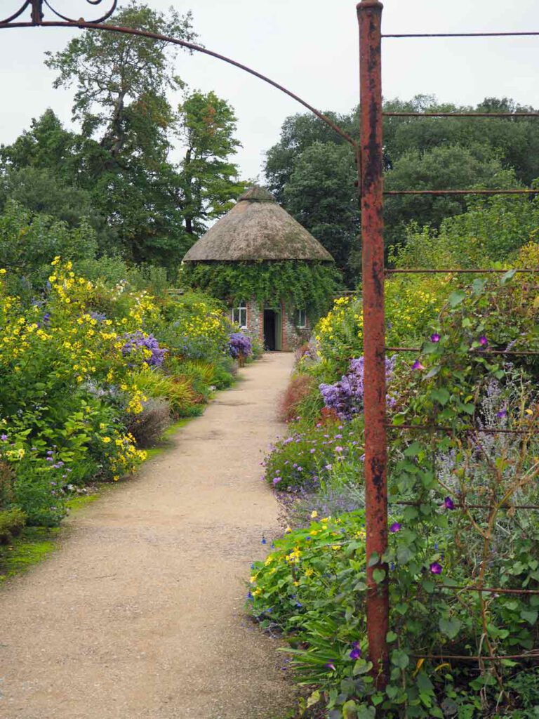 Walled Garden Blumemeer mit Pavillon