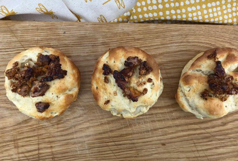 Apfel Scones mit gerösteten Haferflocken und Walnüssen - Tea &amp; Scones